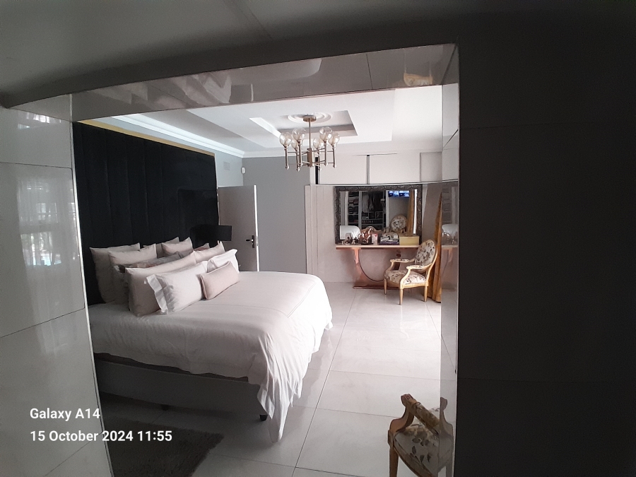 6 Bedroom Property for Sale in Protea Park North West